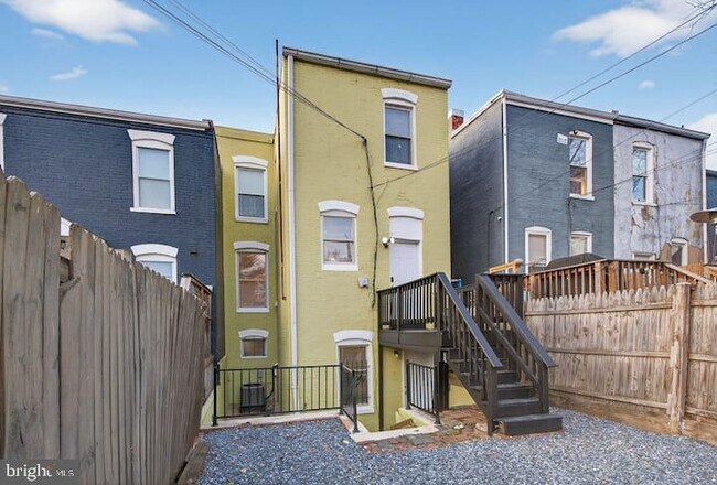 Building Photo - 1119 Montello Ave NE