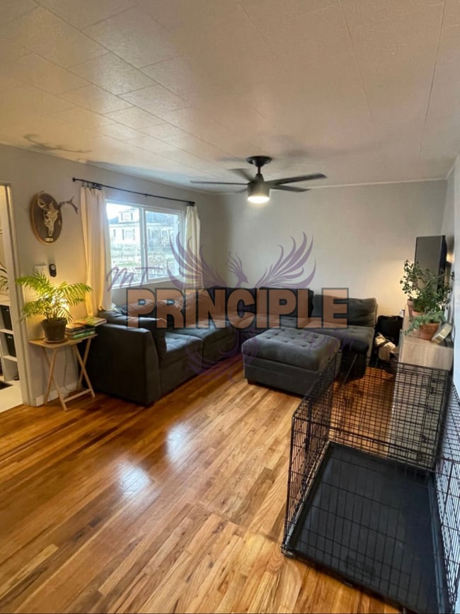 Building Photo - Adorable 3 bed house in great family frien...