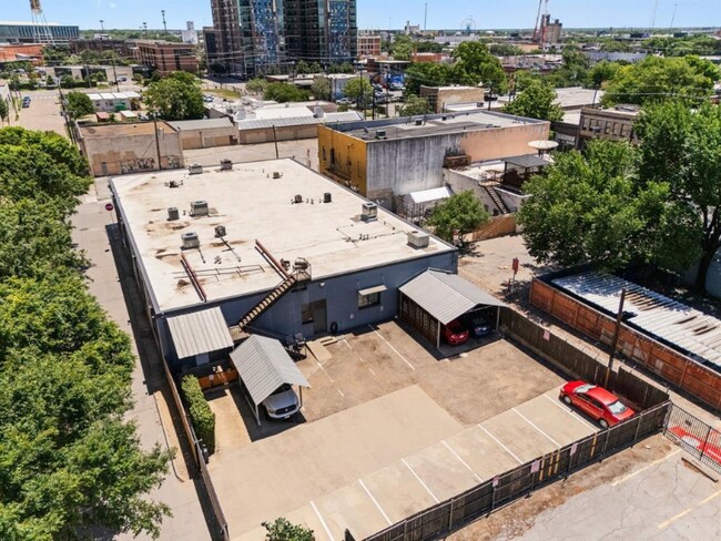 Building Photo - 215 N Walton St
