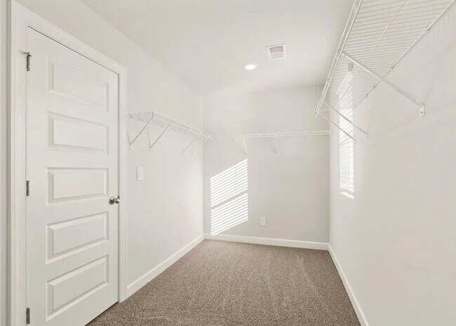 Building Photo - Beautiful 4/3 Available Now!