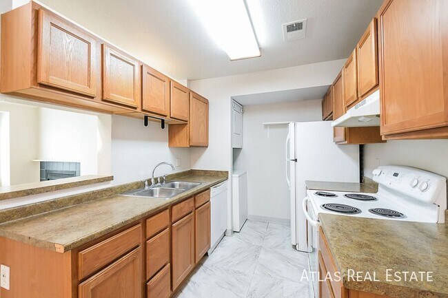 Building Photo - 862 S Uravan Ct