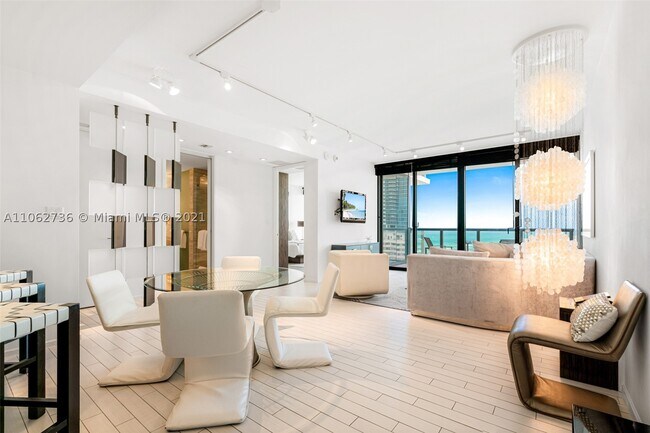Building Photo - 2201 Collins Ave