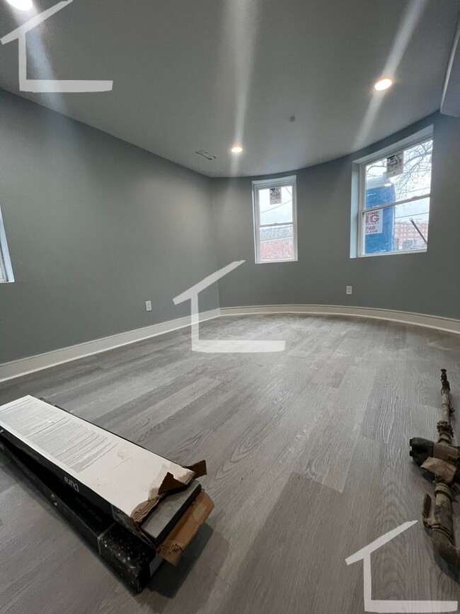 Building Photo - NEW RENOVATION 3BED / 2BATH IN WASHINGTON ...