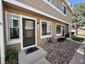 Building Photo - Updated 2 Bedroom with AC