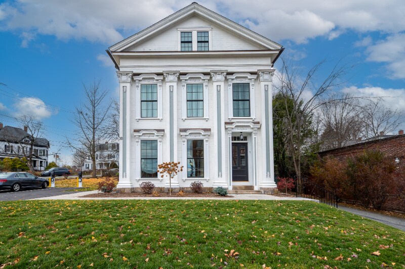 Building Photo - 30 E Main St