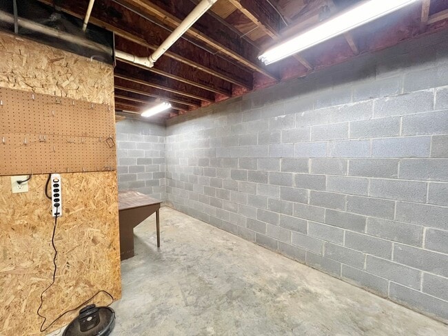 Building Photo - 3005 Hickory Tree Pl