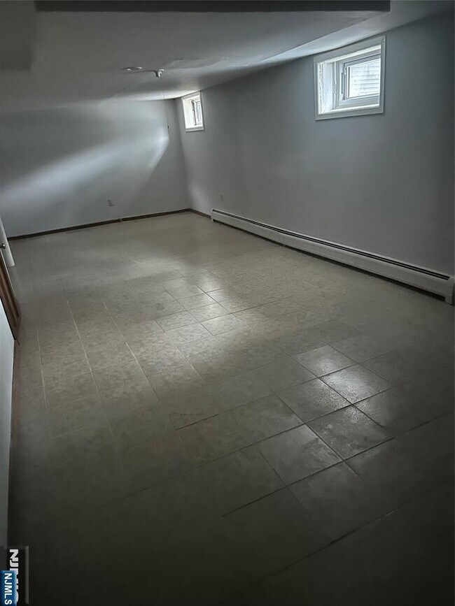 Building Photo - 679 Midwood Rd