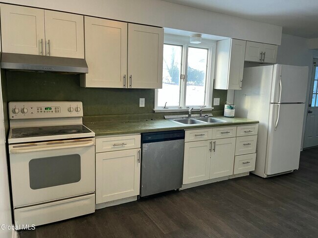 Building Photo - 5 Webster Ct