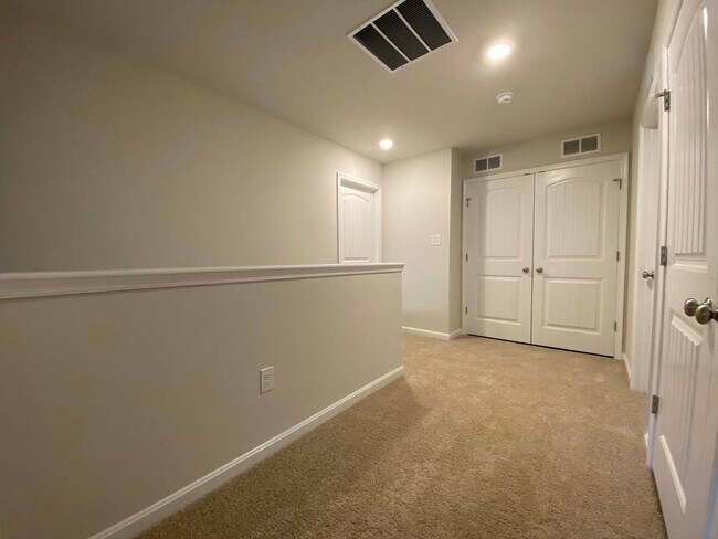 Building Photo - 407 Mardella Dr