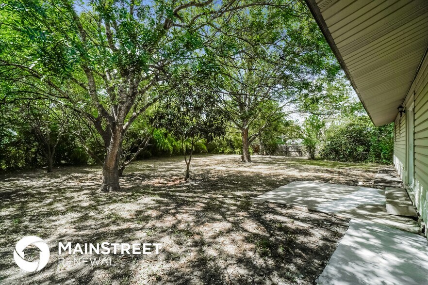 Building Photo - 110 Simler St