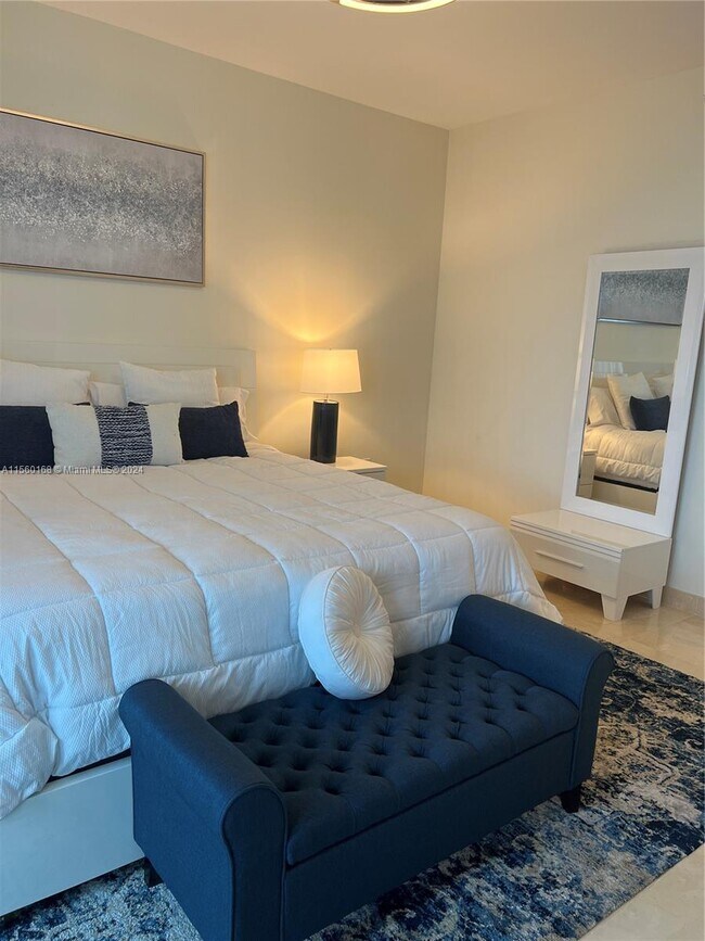 Building Photo - 333 Las Olas Way