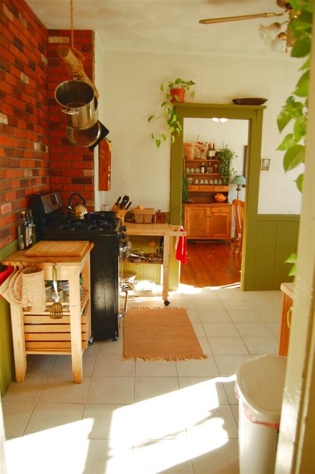 Building Photo - 55 Victoria St