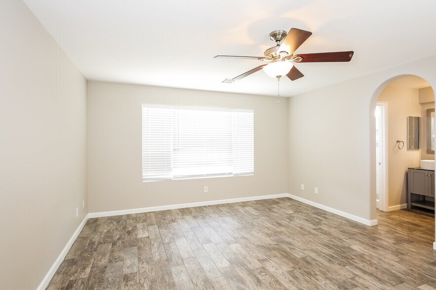 Building Photo - 5325 N Chino Heights St