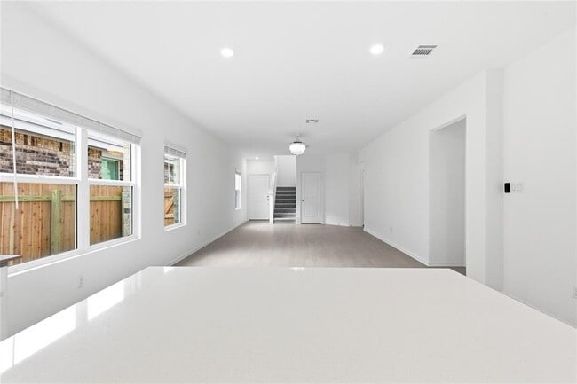 Building Photo - 1404 Roaming Oak Bnd