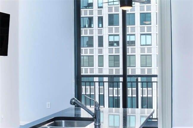 Building Photo - 3040 Peachtree Rd