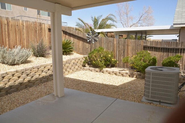 Building Photo - 13686 Sylvan Oaks St