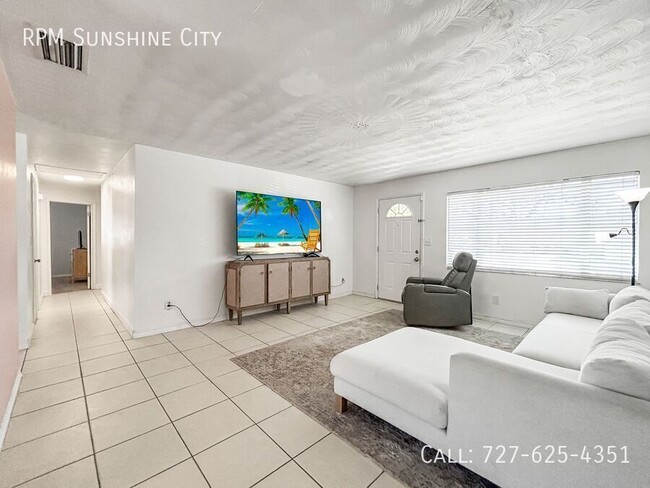 Building Photo - 2201 26th St S