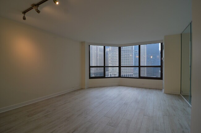 Building Photo - 405 N Wabash Ave