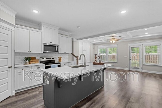 Building Photo - 1043 Linsmore Ave