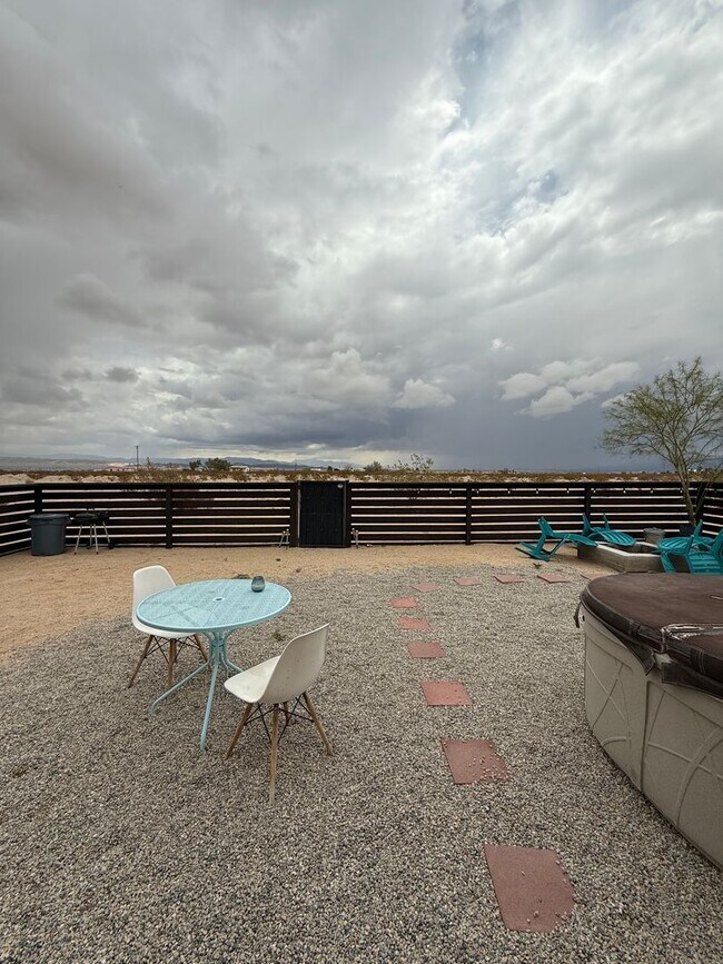 Building Photo - Private 1 Bedroom 1 Bathroom Home