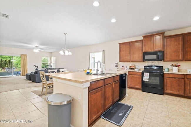 Building Photo - 300 Auburn Oaks Rd E