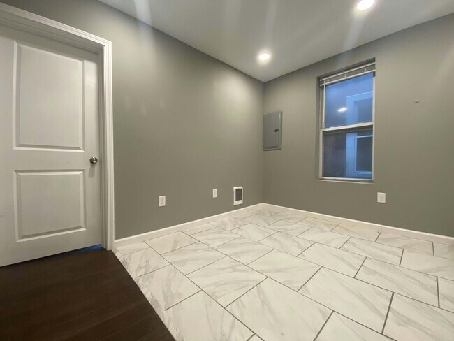 Building Photo - 59 N 61st St