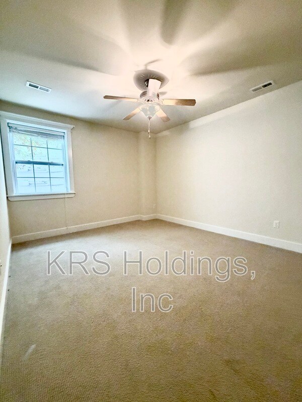 Building Photo - 2058 Avinity Loop