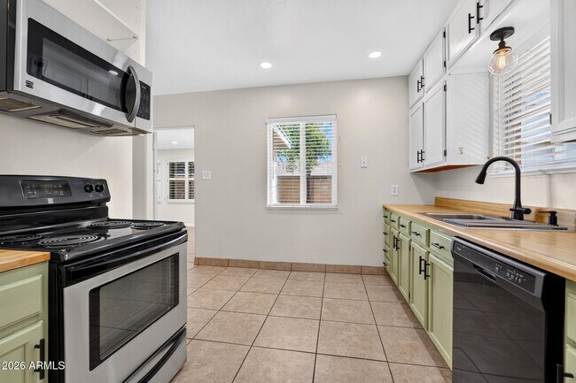 Building Photo - 1007 E Citrus Wy