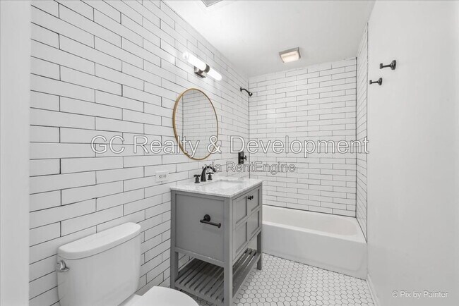 Building Photo - 832 W Barry Ave