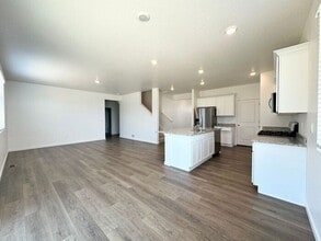 Building Photo - Built in 2024! 5 bedroom 3 Bath House in W...