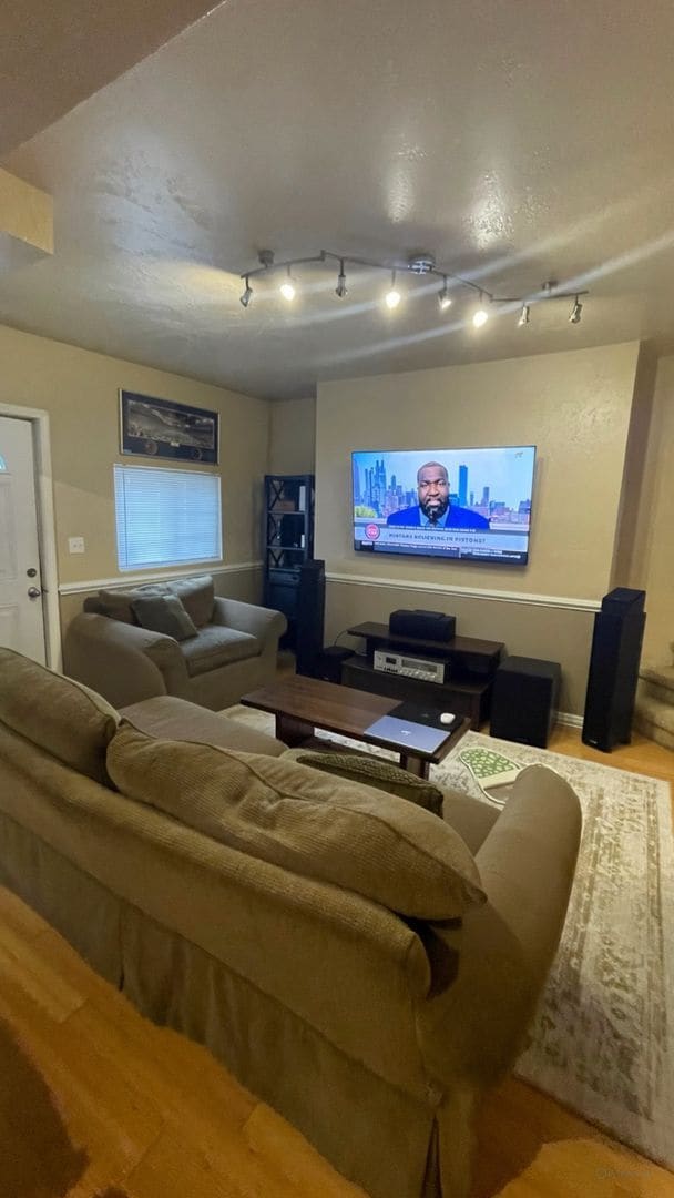 Building Photo - 2 Bedroom House with an office for Rent in South Side!