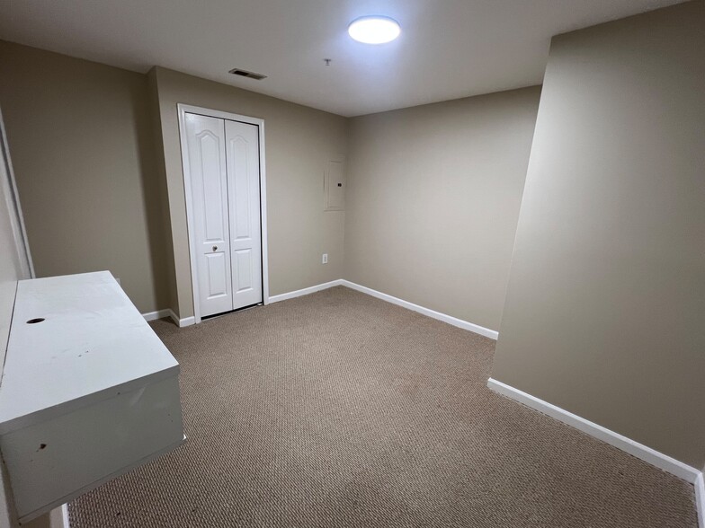 Building Photo - 2495 Deerfield Ln