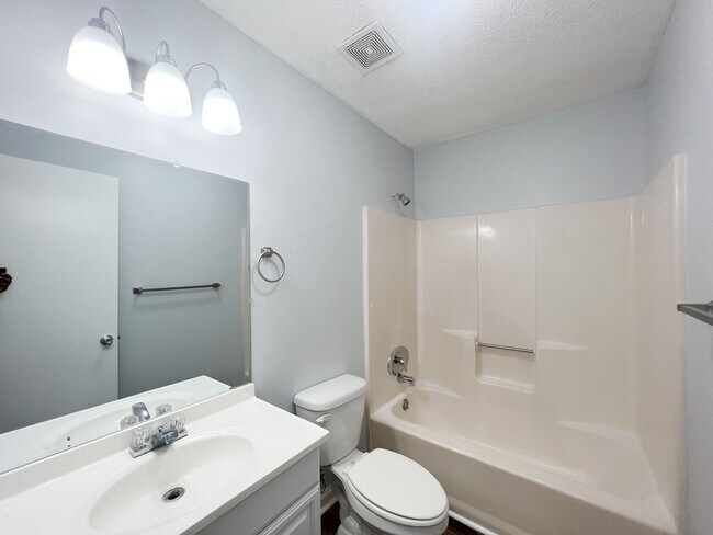 Building Photo - 2 bedroom / 2 bath ~ Goose Creek, SC