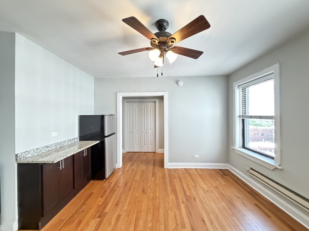 Building Photo - 627 W Patterson Ave