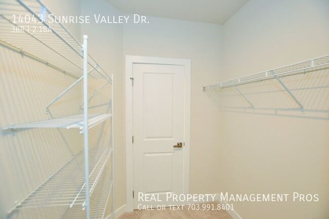 Building Photo - 14043 Sunrise Valley Dr