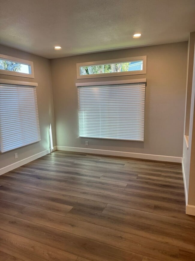 Building Photo - Townhome in Laguna Niguel!
