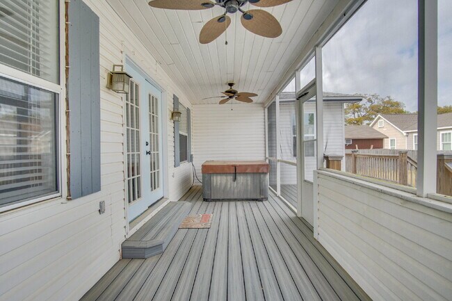 Building Photo - East Hill 3BR Home Near Bayview Park with Office, Hot Tub, Workshop & Detached Garage