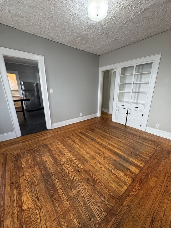 Building Photo - 825-827 Westcott Street