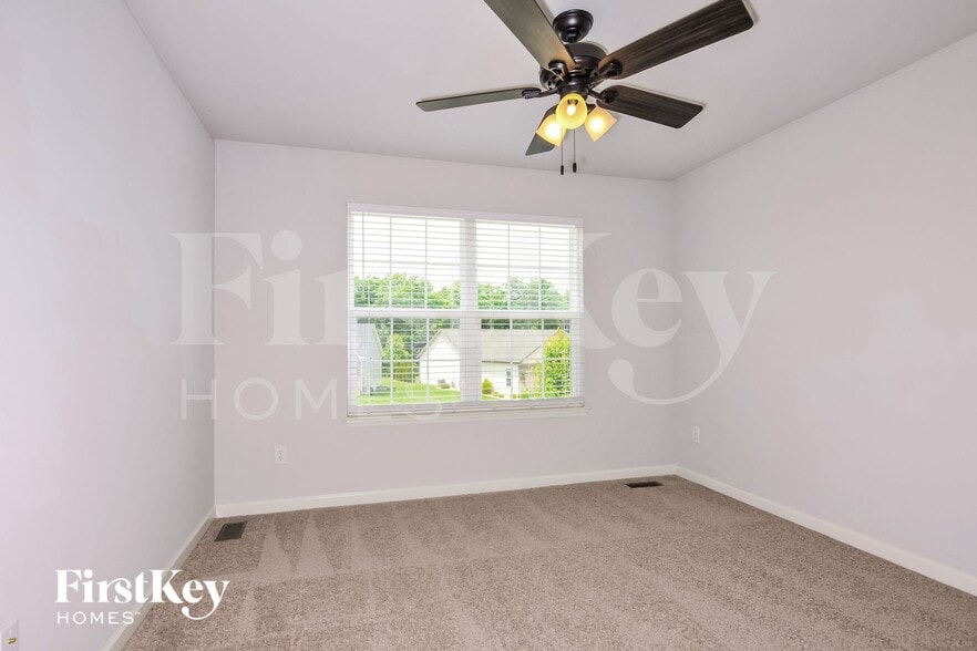 Building Photo - 246 Lonepine Dr