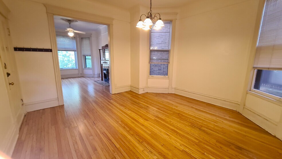 Building Photo - 833 W Newport Ave