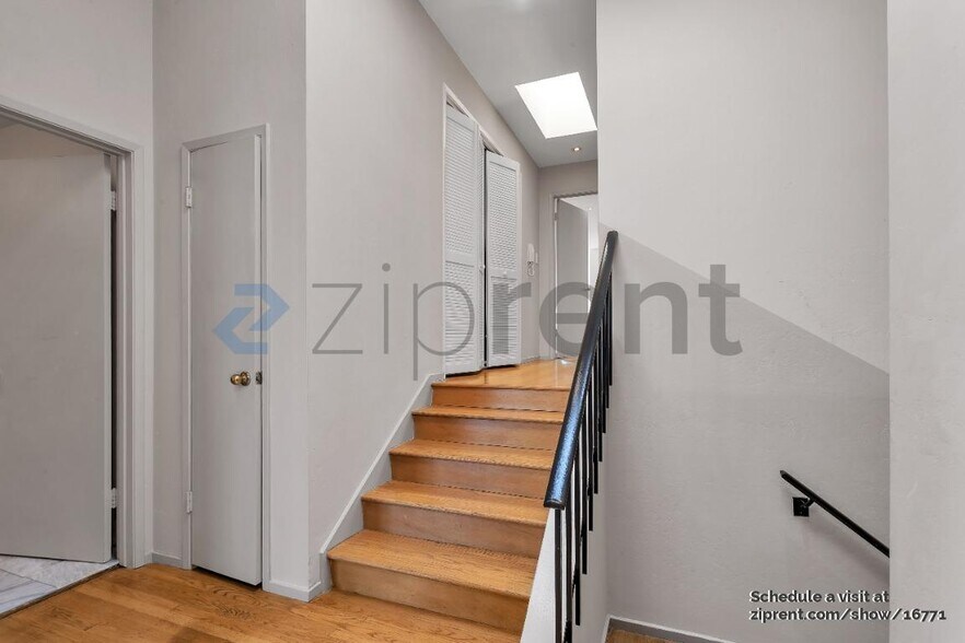 Building Photo - 115 Mendosa Ave