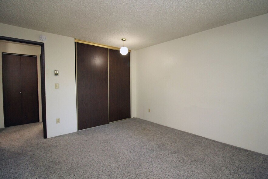 Building Photo - 5704 SW Beaverton Hillsdale Hwy