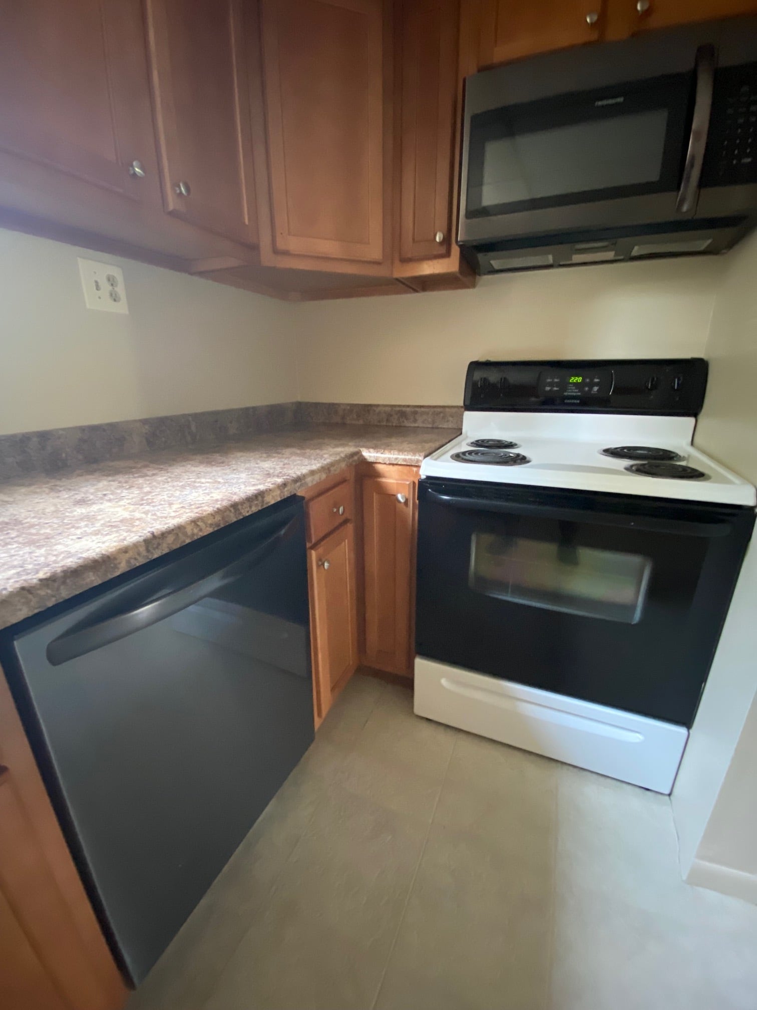 Building Photo - 816 trustway ct