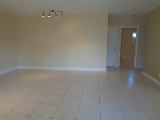 Building Photo - 2113 Miami Rd