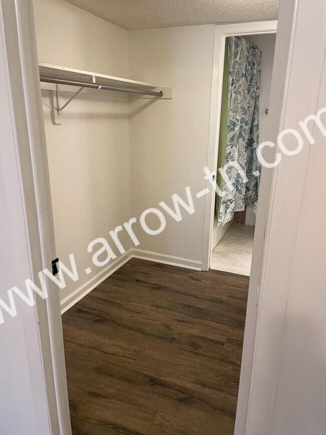 Building Photo - Awesome 2 Bedroom Condo Near the River!