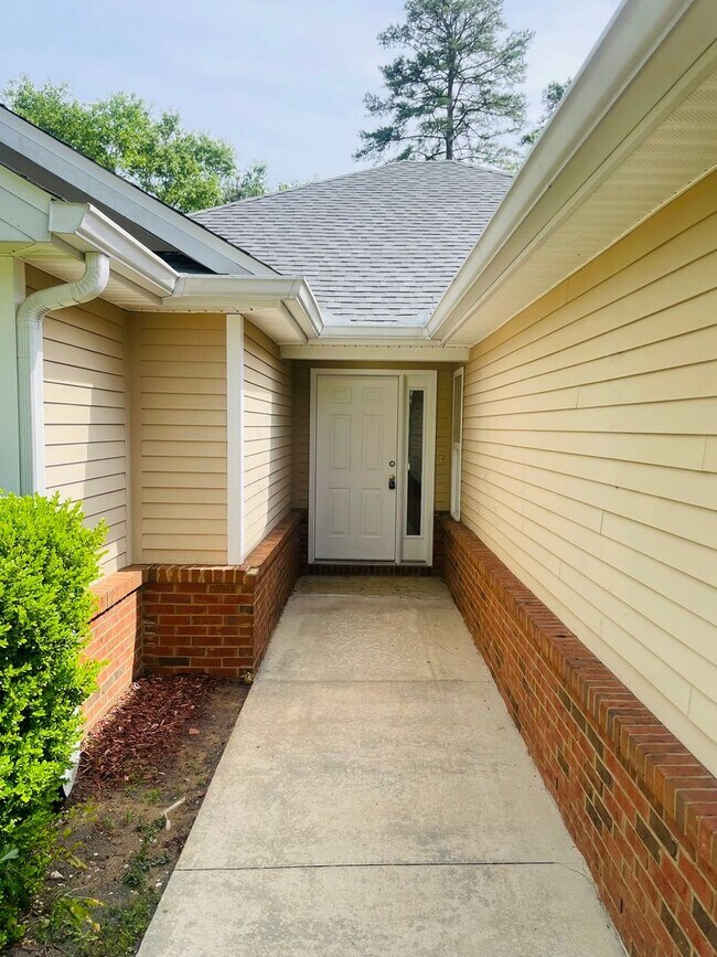 Building Photo - 2031 Sunny Dale Dr