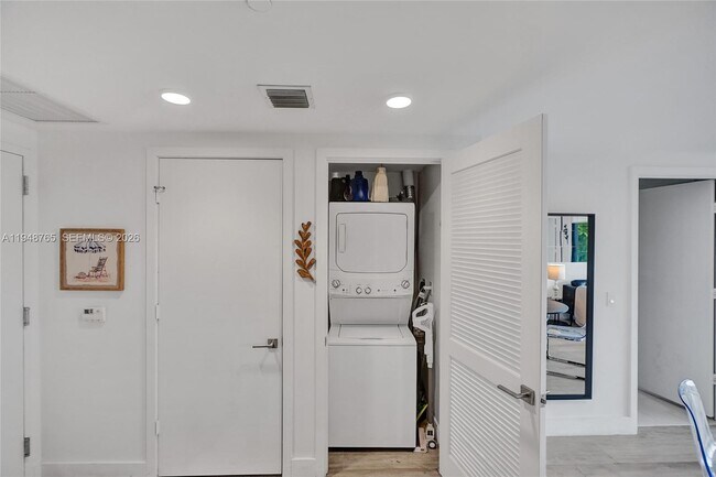 Building Photo - 121 NE 34th St