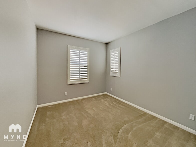 Building Photo - 1529 Bath Ave