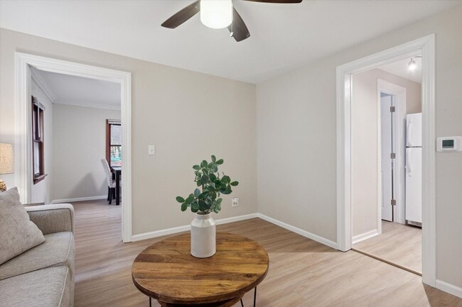 Building Photo - 2107 Schlimgen Ave