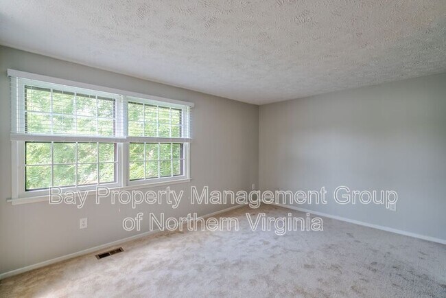 Building Photo - 355 GUNDRY Dr